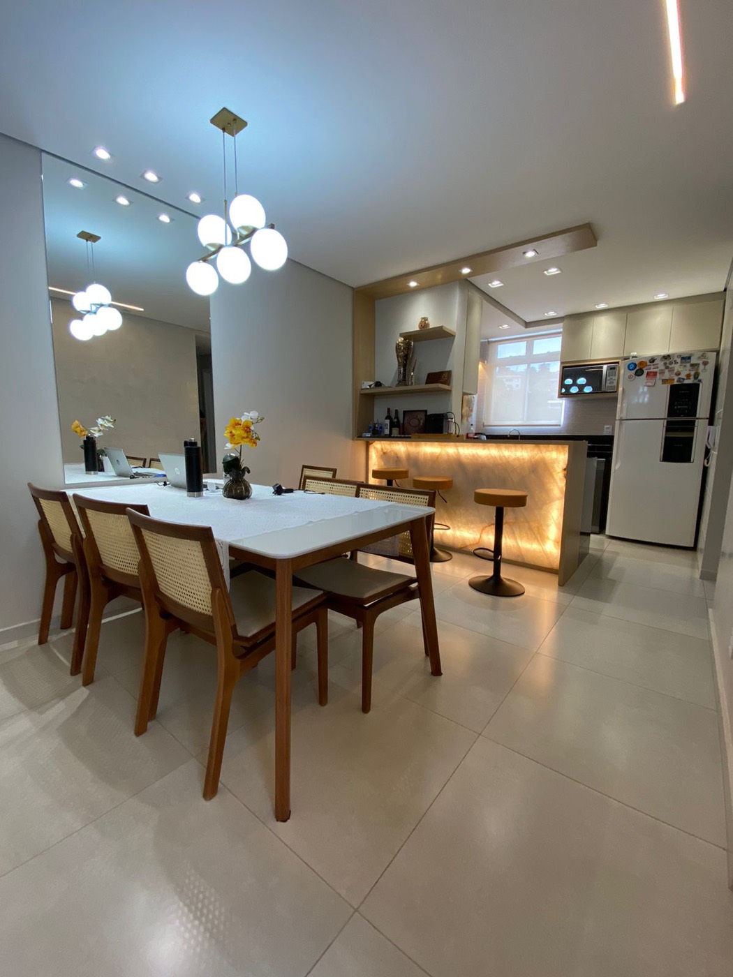 Sala de jantar integrada apos reforma